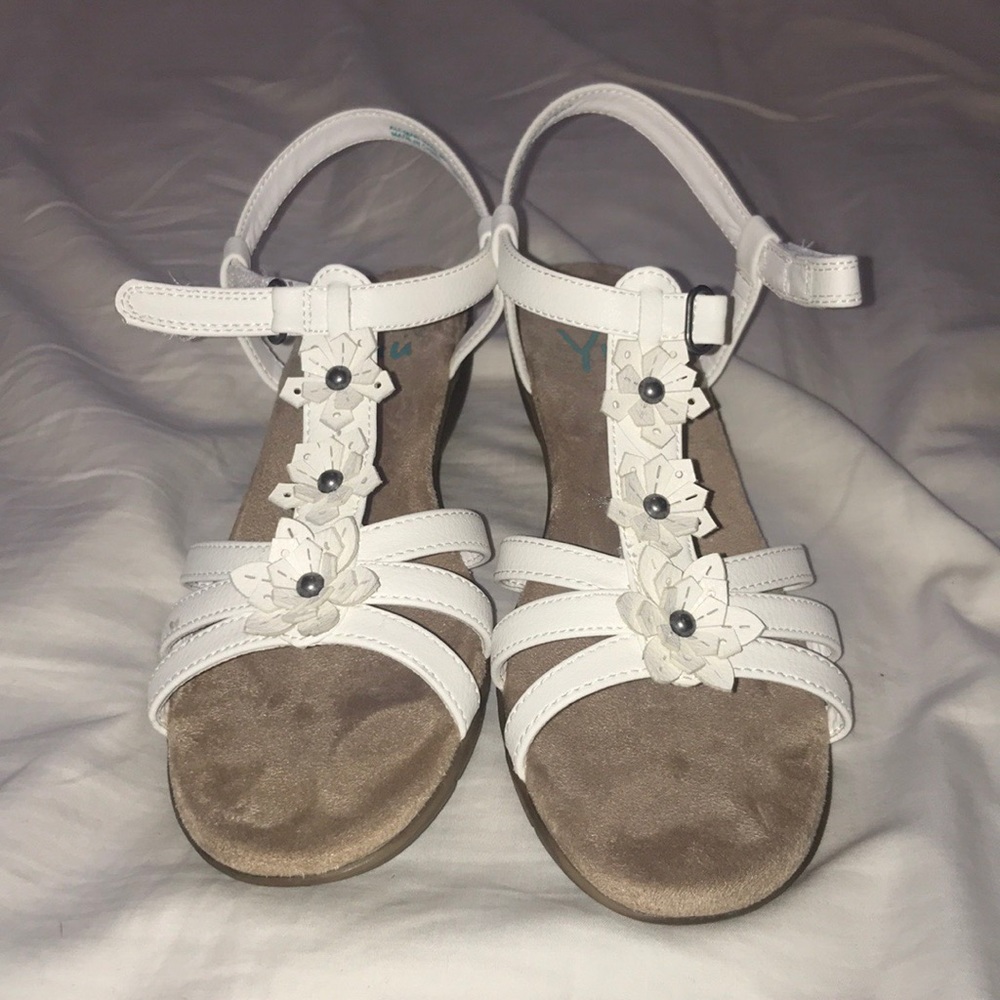 New white flower sandals